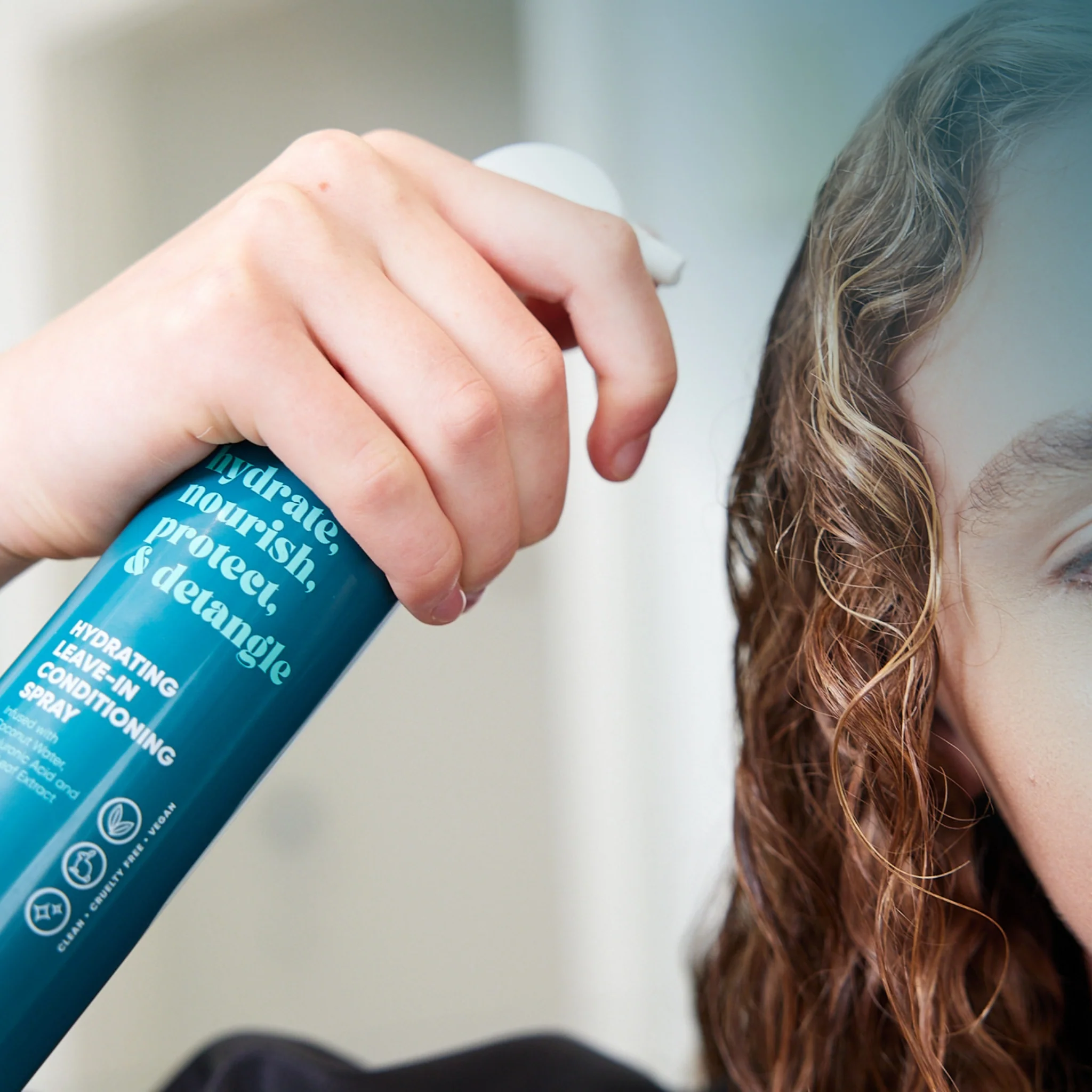 Hydrating Leave-In Conditioning Spray (8 oz) - Image 6