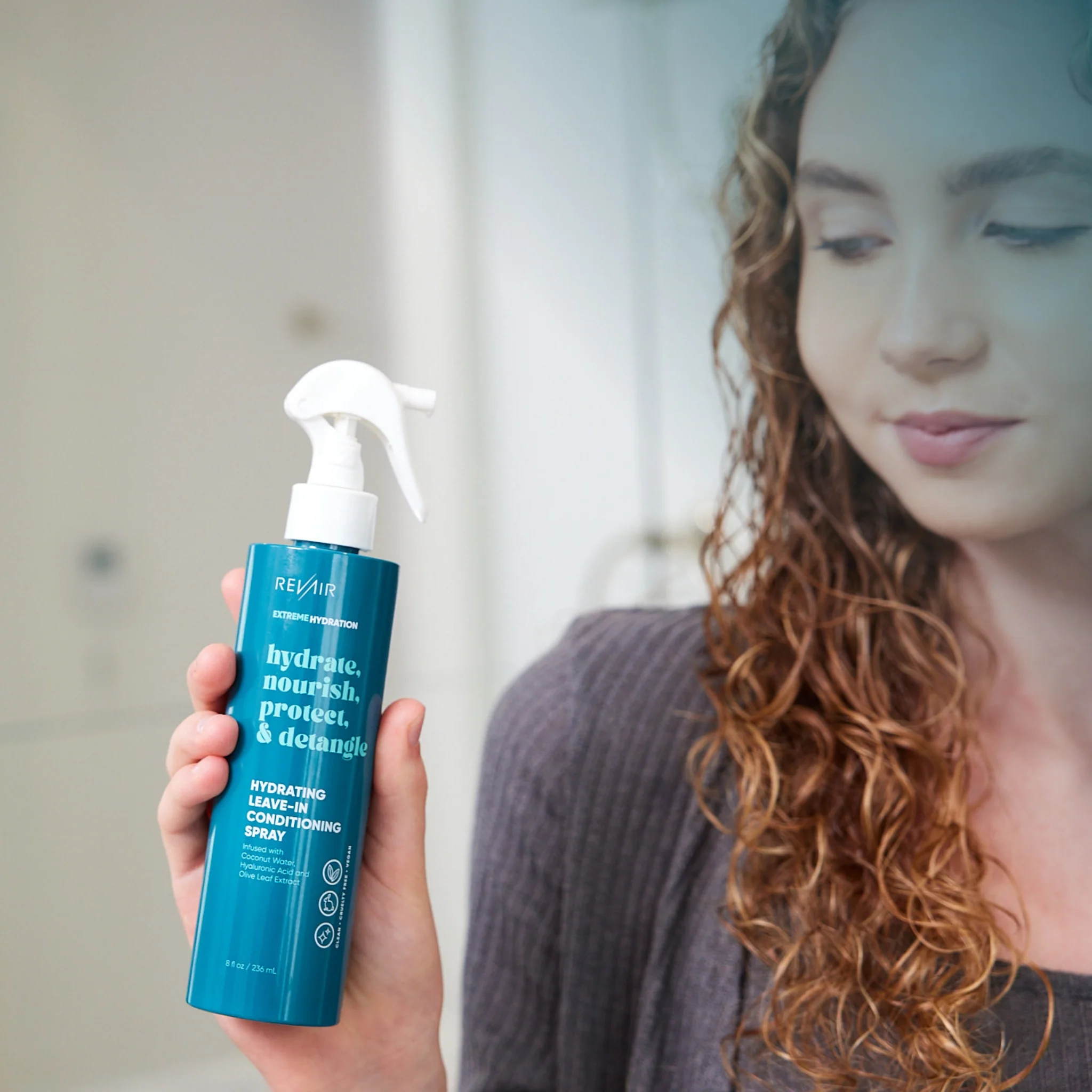 Hydrating Leave-In Conditioning Spray (8 oz) - Image 7